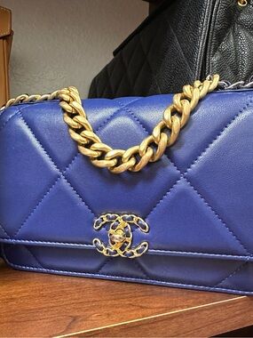 CHANEL 19 Wallet on Chain WOC microchipped full set